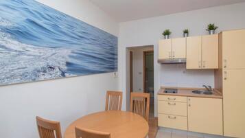 Căn hộ (One Bedroom Apartment with Balcony - ) | Phòng ăn