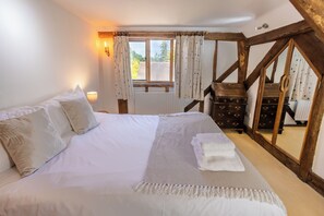 7 bedrooms, desk, iron/ironing board, free WiFi