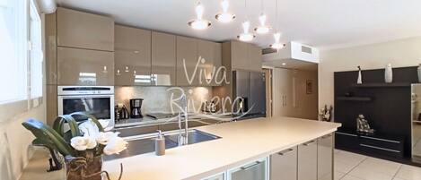 Fridge, microwave, dishwasher, coffee/tea maker