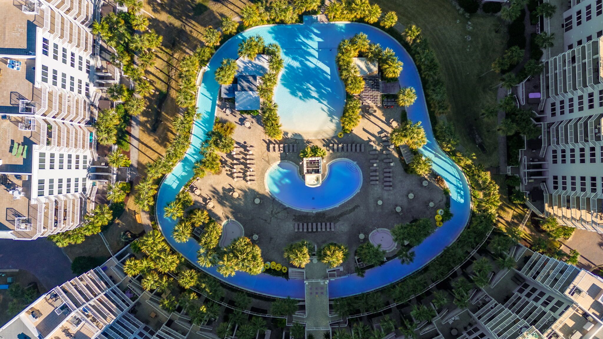 Alberca al aire libre y alberca climatizada