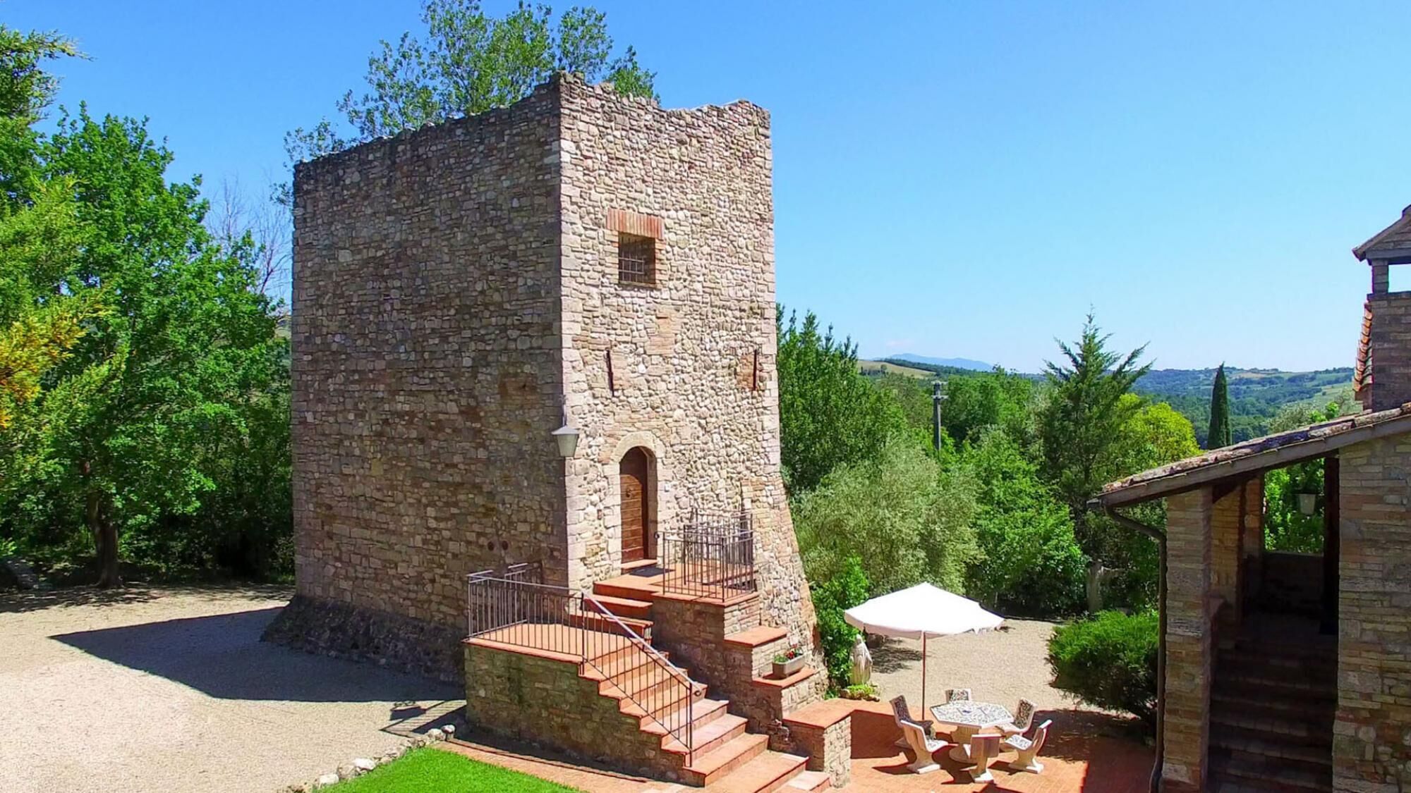 8 bedrooms, iron/ironing board, free WiFi, bed sheets