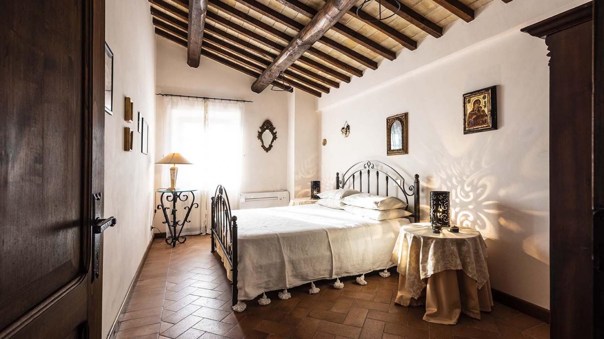 8 bedrooms, iron/ironing board, free WiFi, bed sheets