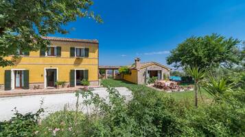 5 bedrooms