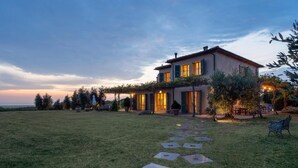 A two-story house with a covered patio and a stone pathway leading to the entrance. - Casa Del Vento 10 in Bibbona (Bibbona)