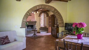 Villa | 4 bedrooms - Casale Cinque Valli 8 (Cortona)