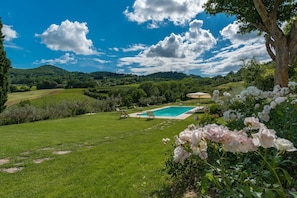 Villa | 4 bedrooms, WiFi