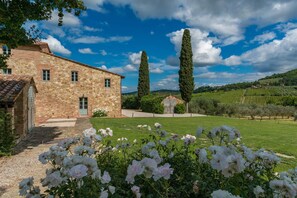 Villa | 4 bedrooms, WiFi