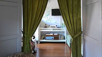 Green Olive Suite | Living area