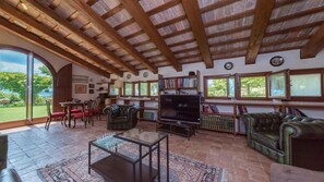 6 bedrooms
