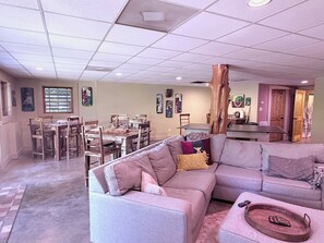 Smart TV, fireplace, ping pong