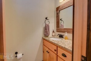 Shower, jetted tub, hair dryer, towels
