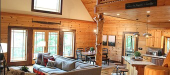Log Home Clarks Hill Lake - close to the Masters. Great for family vacations.