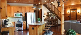 Log Home Clarks Hill Lake - close to the Masters. Great for family vacations.