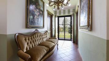 Villa | 5 bedrooms, WiFi