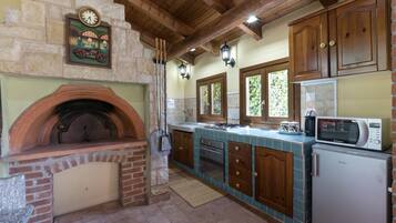 Villa | 5 bedrooms, WiFi