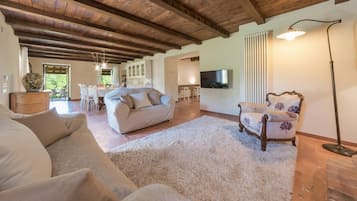 Villa | 4 bedrooms, WiFi