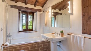 Villa | 4 bedrooms - La Cerqua 8 in Gualdo Cattaneo (Gualdo Cattaneo)