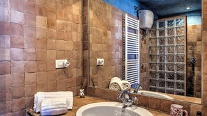 Villa | 5 Schlafzimmer, Bügeleisen/Bügelbrett, kostenloses WLAN, Bettwäsche