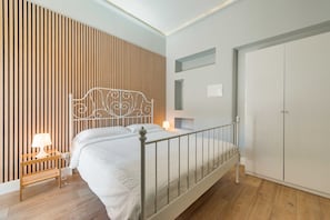 ห้องดีลักซ์ | เครื่องนอนระดับพรีเมียม, เตียงเมมโมรีโฟม, มินิบาร์, โต๊ะทำงาน