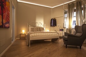 Economy Room | Premium bedding, memory foam beds, minibar, desk - Un Attimo a Roma B&B (Rome)