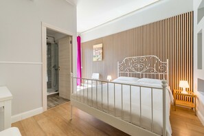 Habitación Deluxe | 1 dormitorio, ropa de cama de alta calidad, colchones viscoelásticos