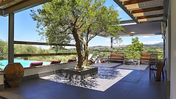5 bedrooms