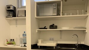 Electric kettle, toaster, cookware/dishes/utensils - Suite en San Isidro-Frente al Supermercado Vivanda (Lima)