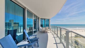 2 Bedroom Ocean & City South View Residence | Terras