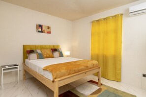 2 bedrooms, desk, iron/ironing board, travel crib