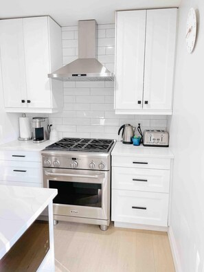 Fridge, microwave, oven, stovetop - Cottontail Long Point 4 Bedroom Cottage minutes to the beach (Port Rowan)