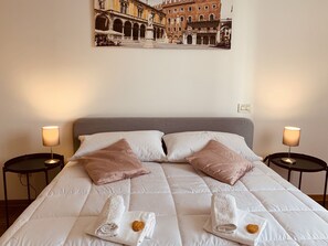Luxury Apartment | 4 bedrooms, down comforters, individually decorated - Riverview Luxury Flat (Verona)