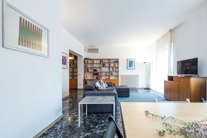Luxury Apartment | Living area | 42-inch Smart TV with digital channels, TV - Riverview Luxury Flat (Verona)
