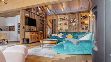 TV, lareira, videogames, DVD player