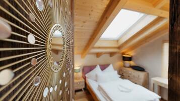 10 bedrooms, iron/ironing board, free WiFi, bed sheets