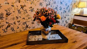 A wooden table with a vase of flowers and a tray. - 8 | La Gomera Deluxe | Apartment, 1-3 Persons. Fantastic view, great terrace (La Calera)