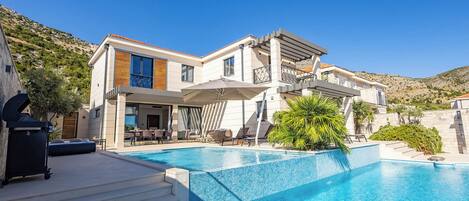 Piscine extérieure, piscine chauffée