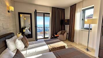 3 dormitorios, caja fuerte, tabla de planchar con plancha