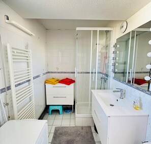 Shower, hair dryer, towels - Feet in the water, breathtaking 180° sea view! (Port-Louis)