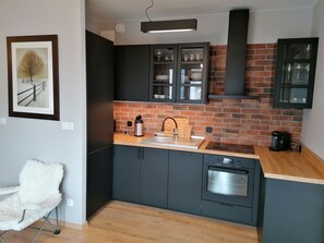 Refrigerador, microondas, horno y lavavajillas 