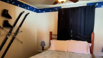 مكتب وواي فاي مجانًا وملاءات أسرّة