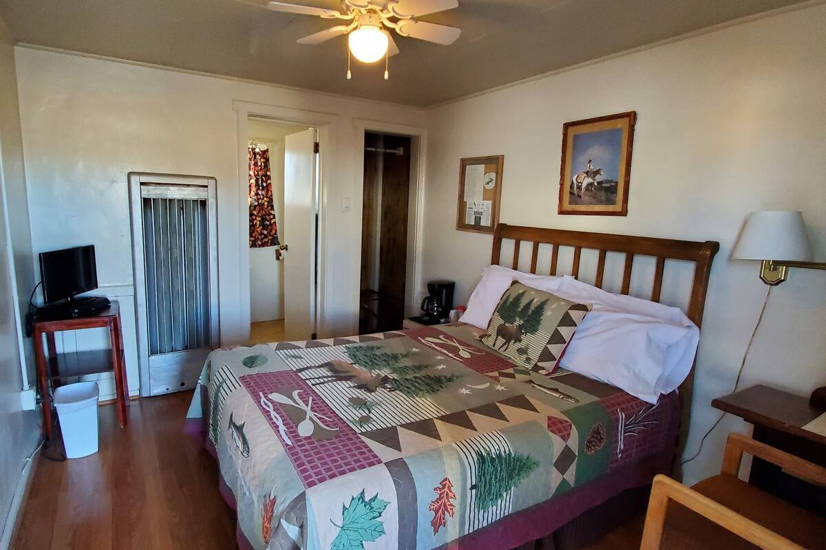 Standard Room, 1 Double Bed | Desk, free WiFi, bed sheets