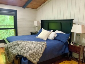 3 bedrooms, iron/ironing board, travel crib, free WiFi