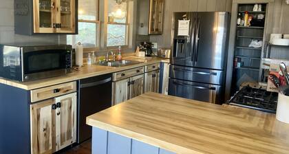 Beautiful mountain cabin with great views