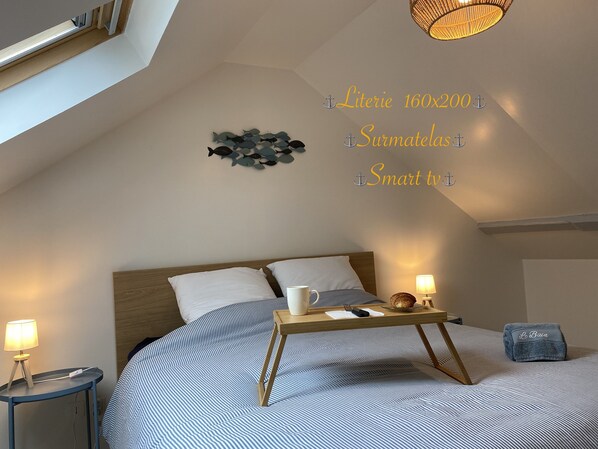2 bedrooms, travel crib, free WiFi