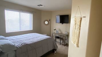 4 slaapkamers, een strijkplank/strijkijzer, gratis wifi, beddengoed