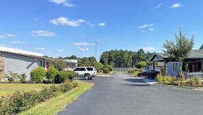 Exterior - Express Inn Thomson (Thomson)