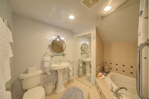 Combined shower/tub, jetted tub, hair dryer, towels