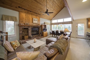 TV, fireplace