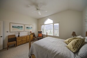 5 bedrooms, free WiFi, bed sheets