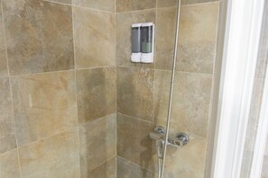 Shower, hair dryer - RentalSevilla Apartment in the Santa Cruz Neighborhood (Sevilla)